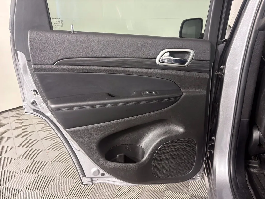 Jeep Grand Cherokee photo 38
