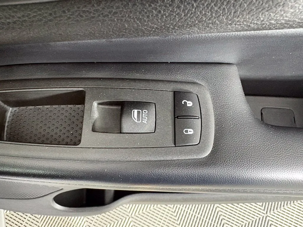 Jeep Grand Cherokee photo 34