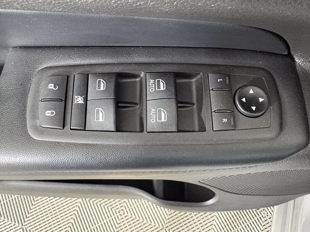 Jeep Grand Cherokee photo 13