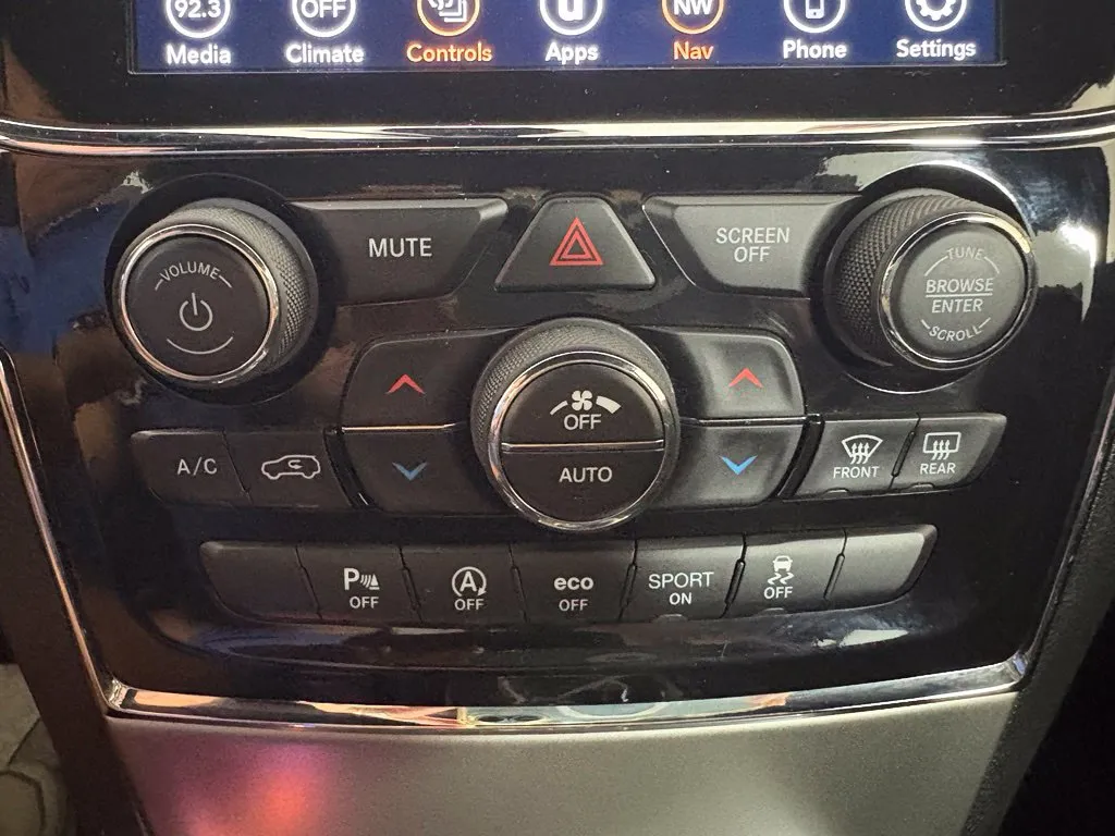 Jeep Grand Cherokee photo 23