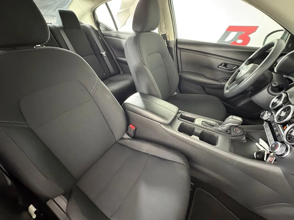 Nissan Sentra photo 28