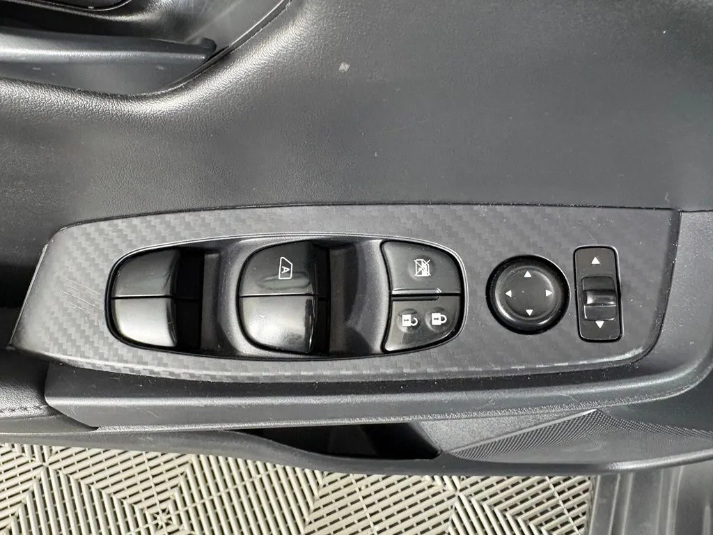 Nissan Sentra photo 14