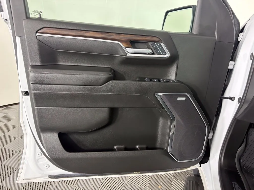 GMC Sierra photo 13