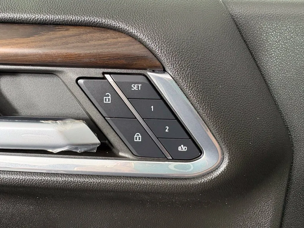 GMC Sierra photo 14