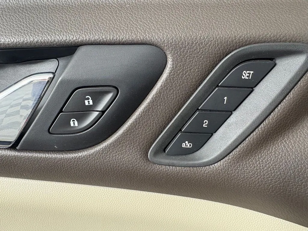 GMC Acadia photo 13