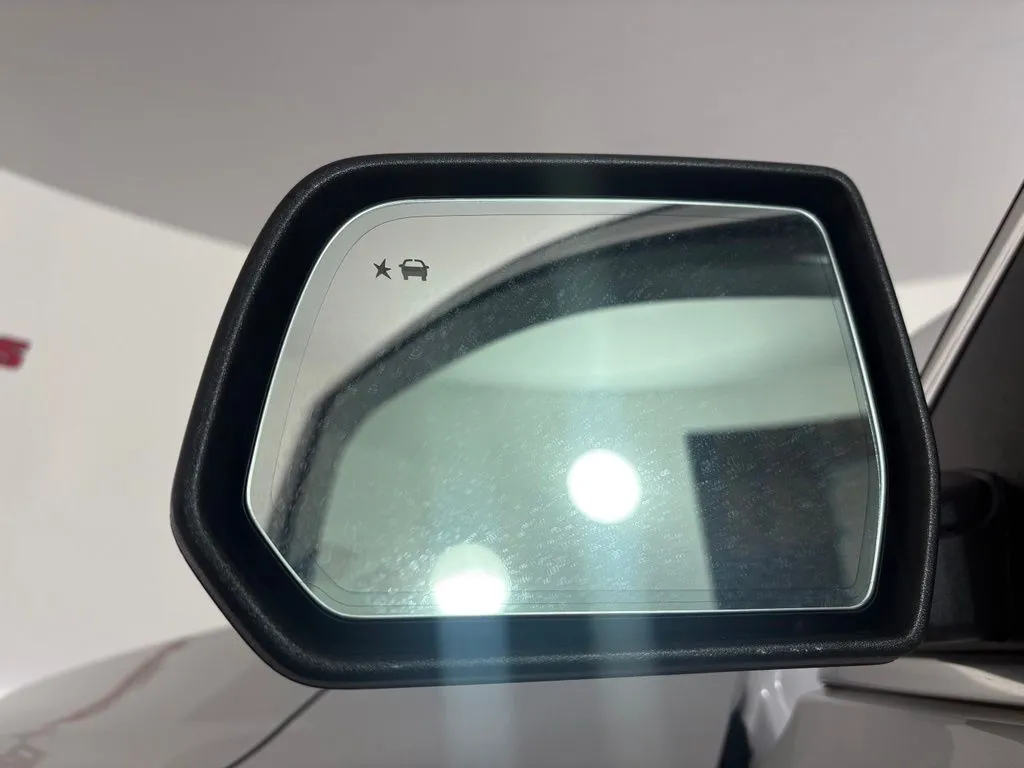 GMC Acadia photo 17
