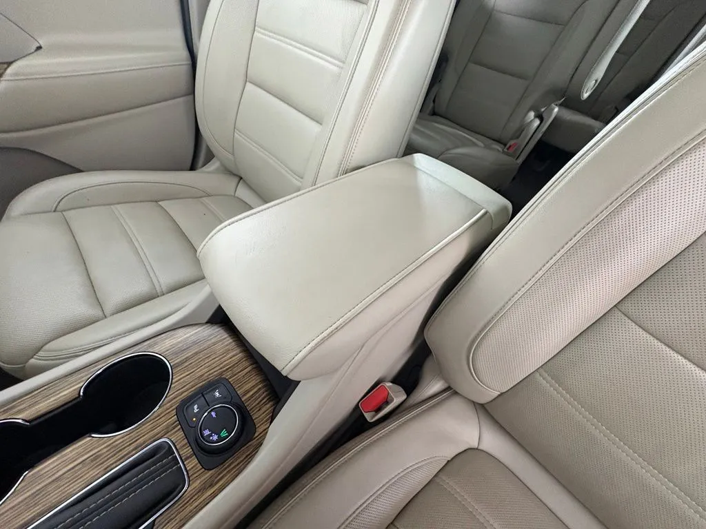 GMC Acadia photo 35