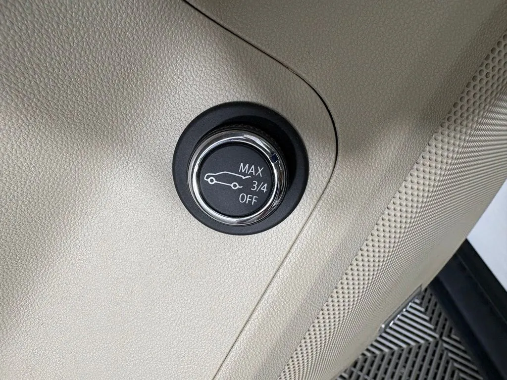 GMC Acadia photo 15