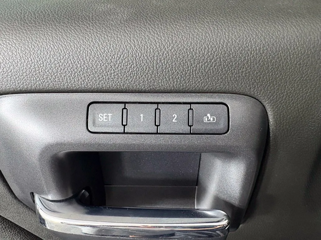 Chevrolet Silverado photo 14