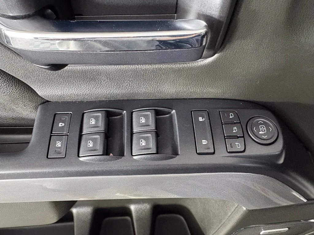 Chevrolet Silverado photo 15