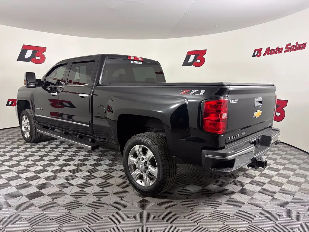 Chevrolet Silverado photo 4