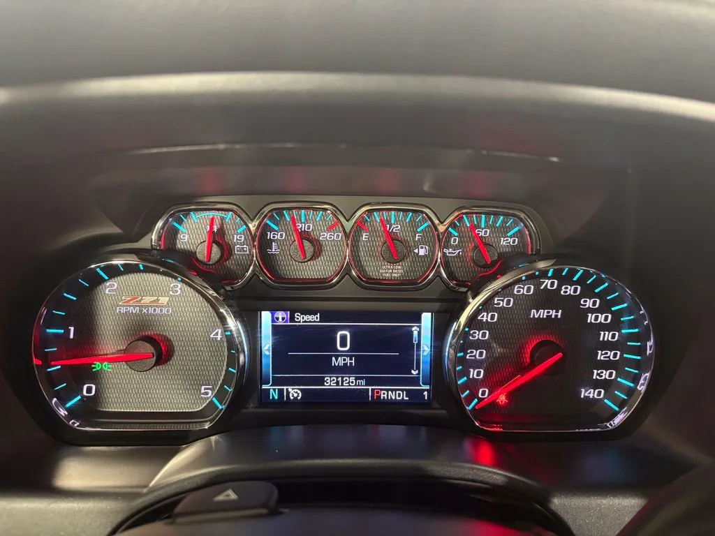 Chevrolet Silverado photo 23