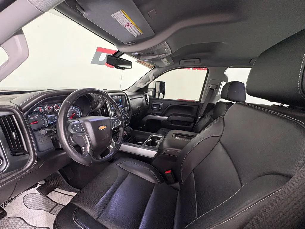 Chevrolet Silverado photo 11