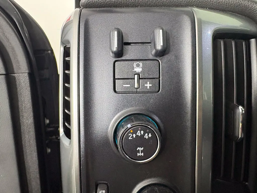 Chevrolet Silverado photo 17