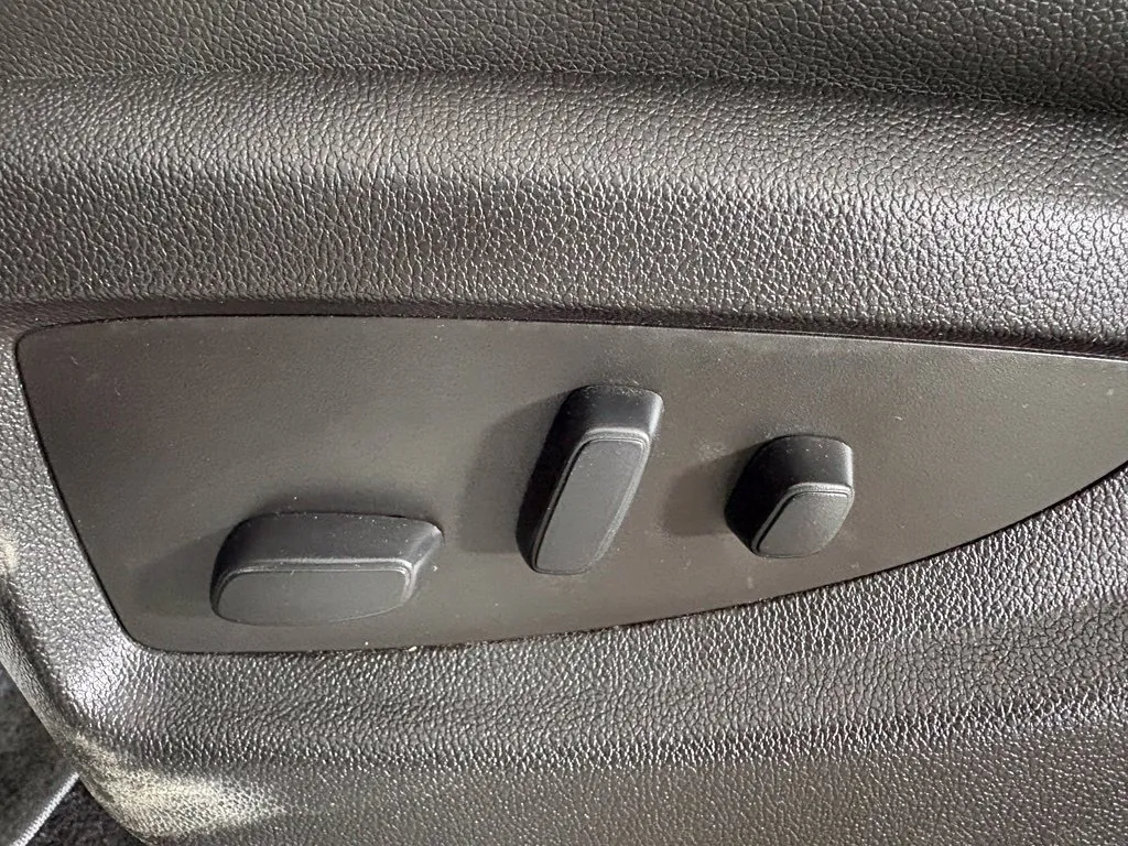 Chevrolet Silverado photo 12