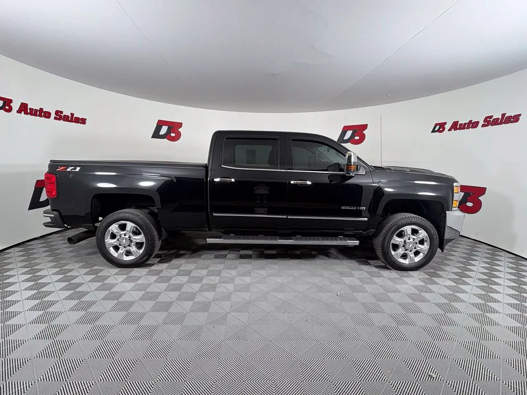 Chevrolet Silverado photo 7
