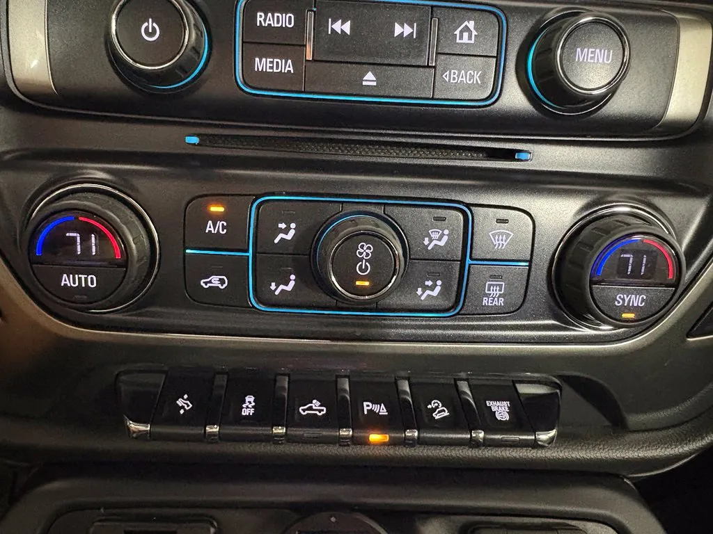 Chevrolet Silverado photo 27