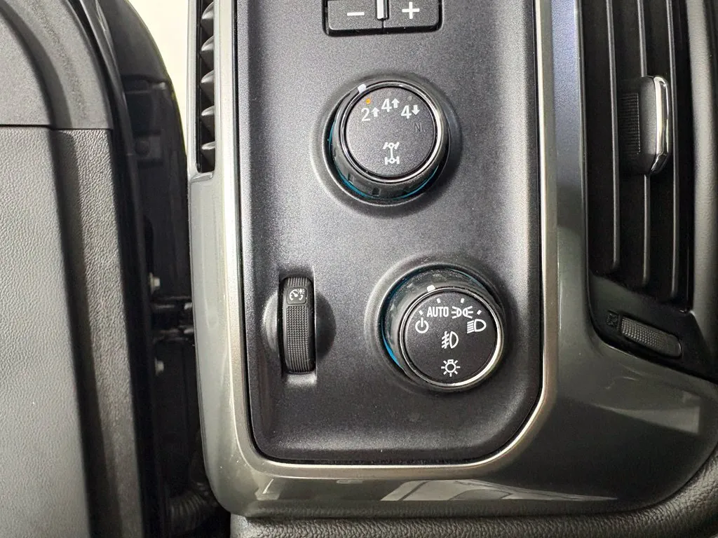 Chevrolet Silverado photo 18