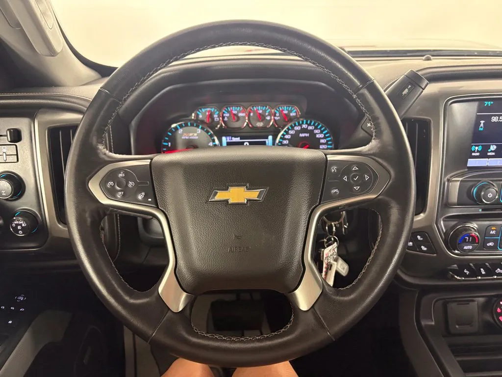 Chevrolet Silverado photo 19