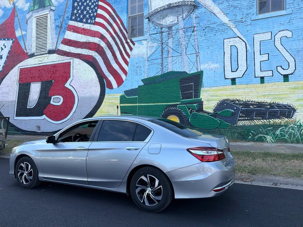 Honda Accord photo 2