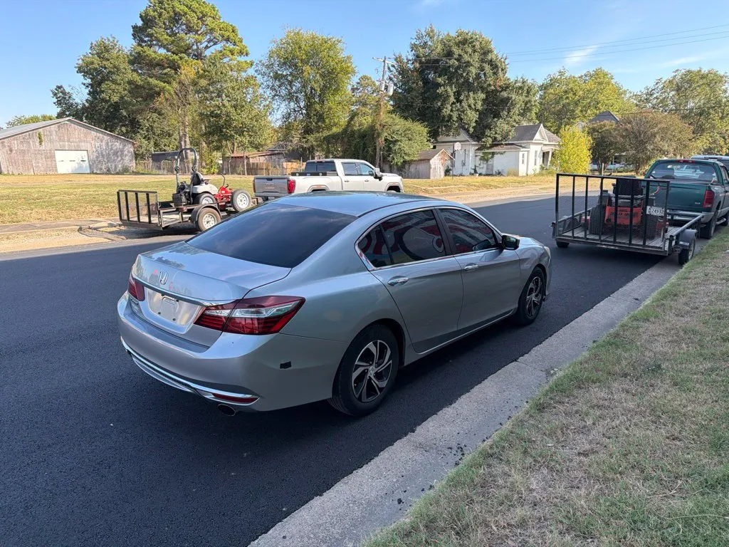 Honda Accord photo 5