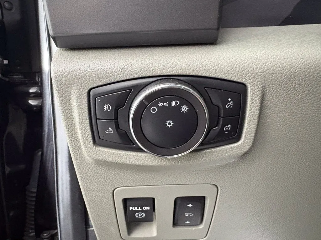 Ford F-150 photo 17