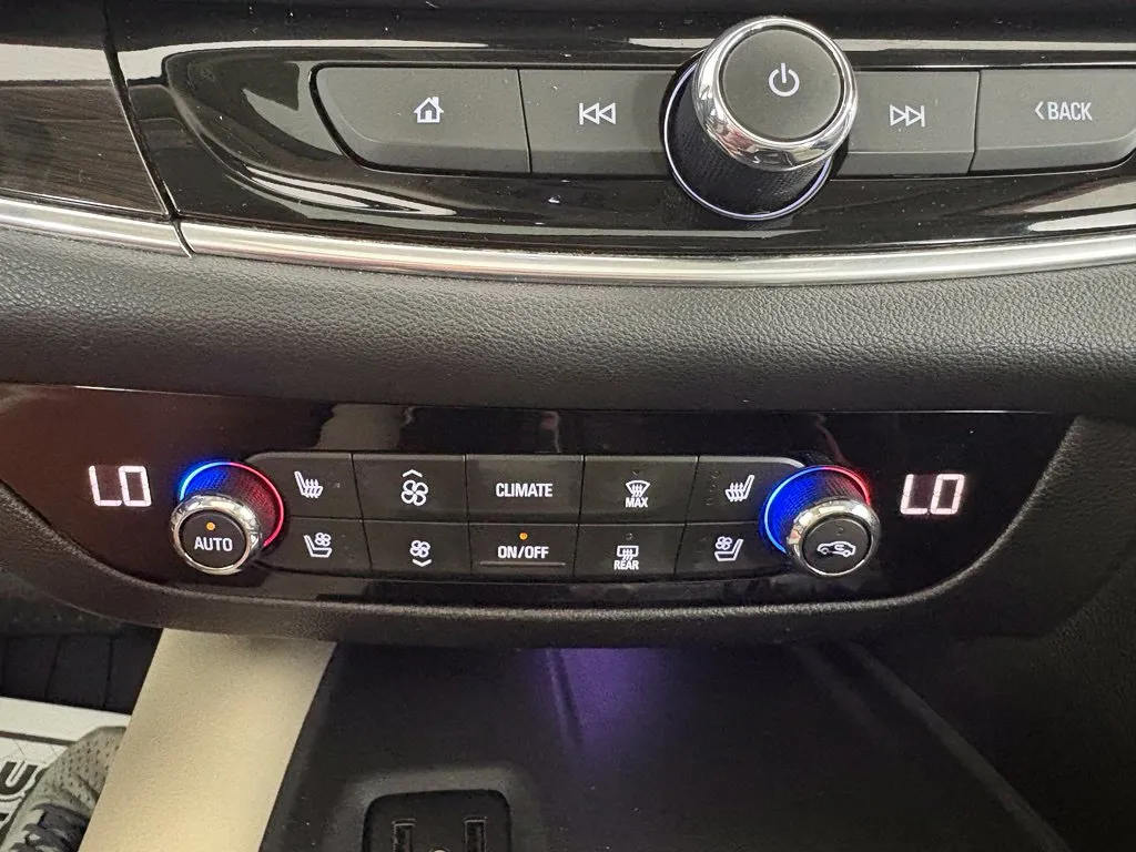 Buick Enclave photo 28