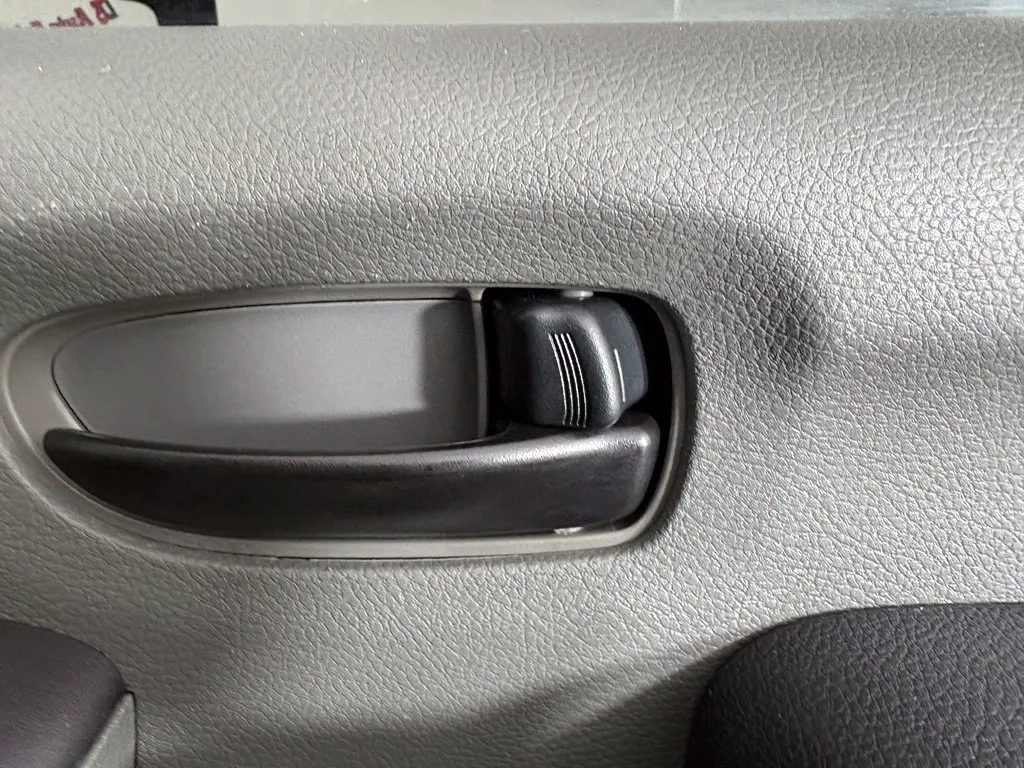 Nissan NV photo 35