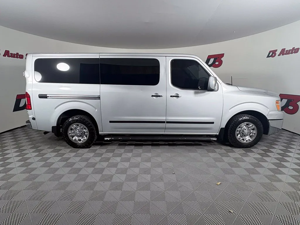 Nissan NV photo 7