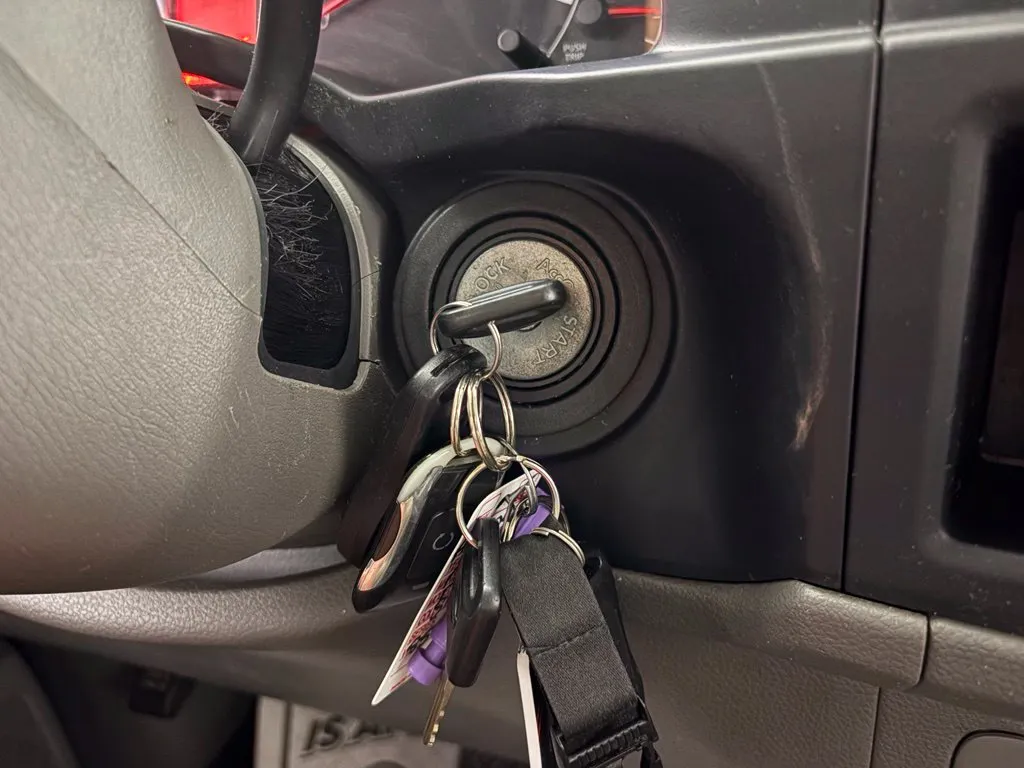 Nissan NV photo 27