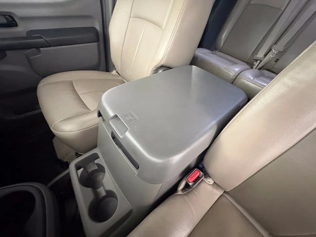 Nissan NV photo 30