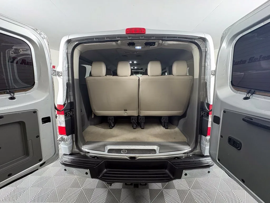 Nissan NV photo 44