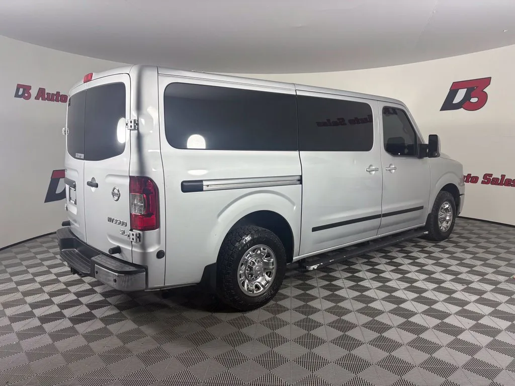 Nissan NV photo 6