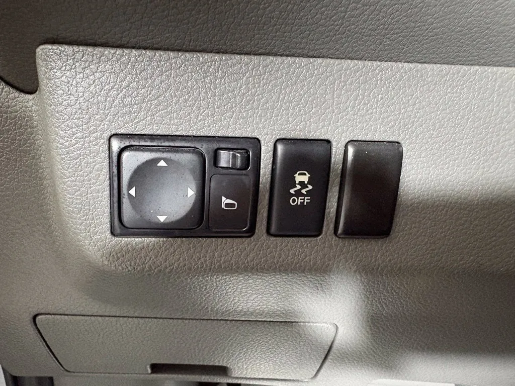 Nissan NV photo 16
