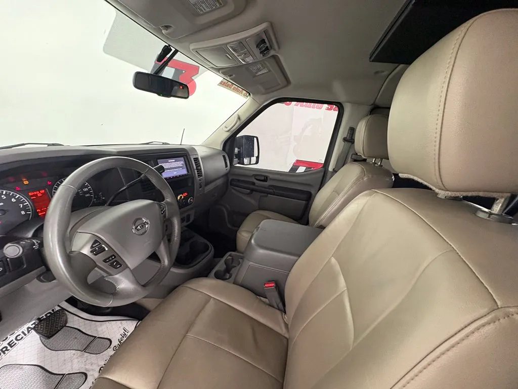 Nissan NV photo 10