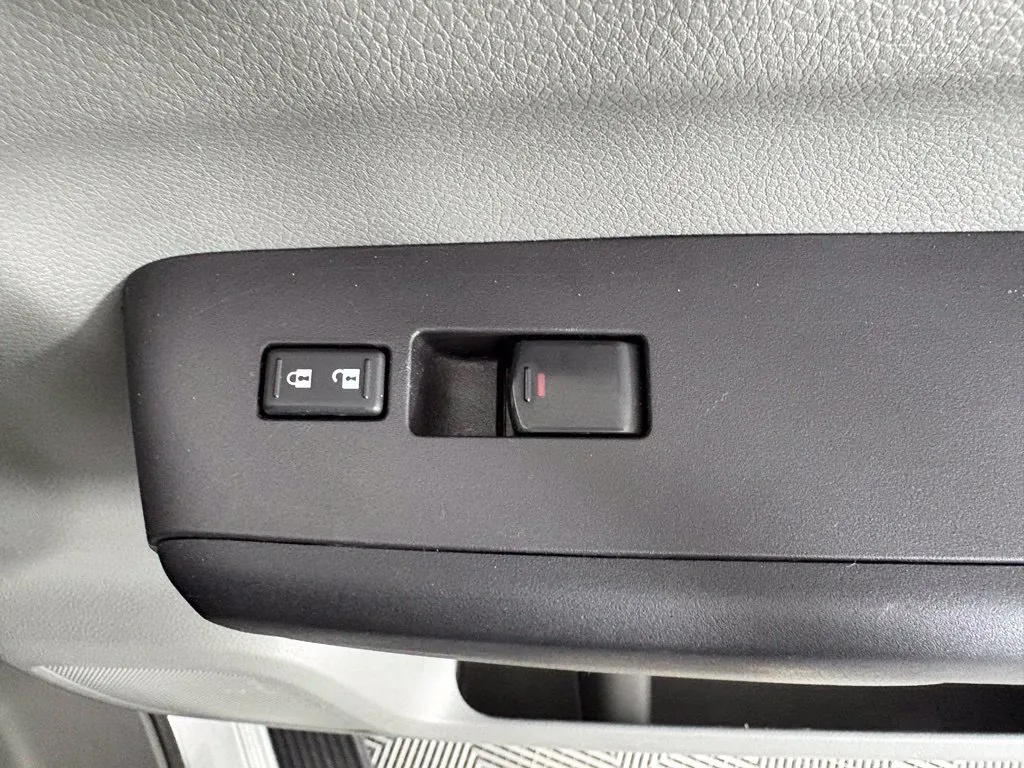 Nissan NV photo 36