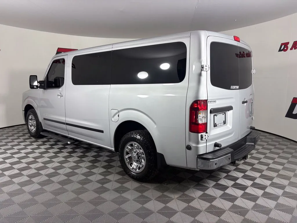 Nissan NV photo 4