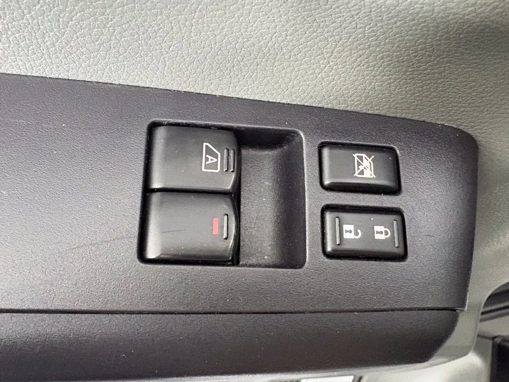 Nissan NV photo 14