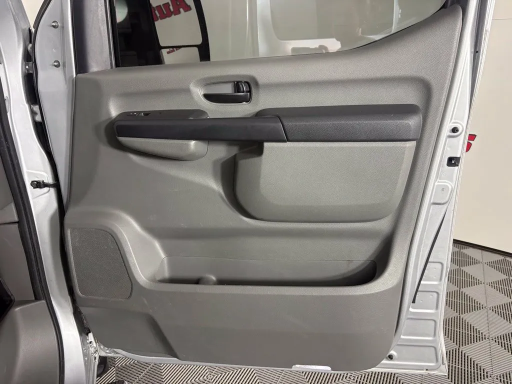 Nissan NV photo 34