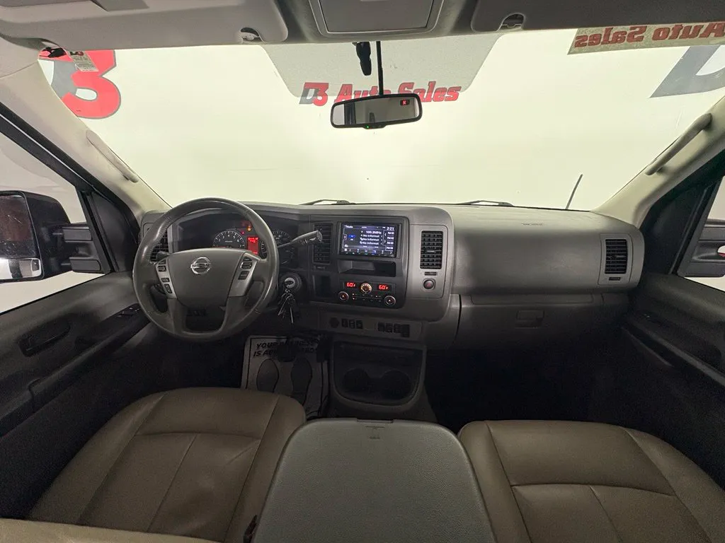 Nissan NV photo 37
