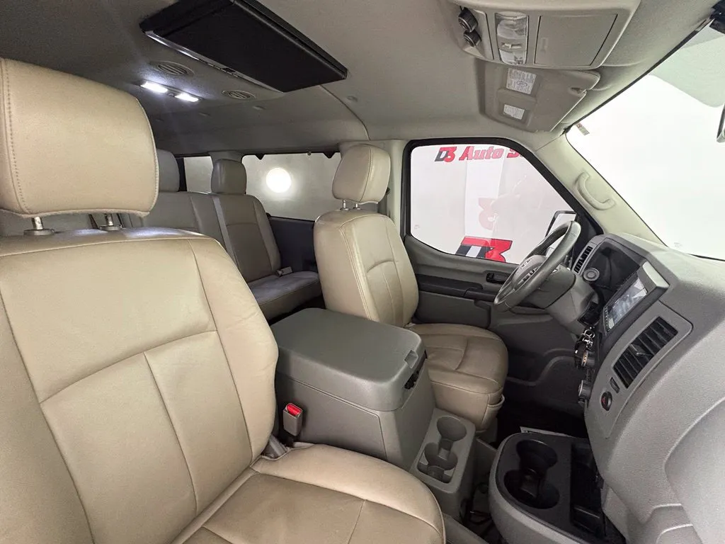 Nissan NV photo 32
