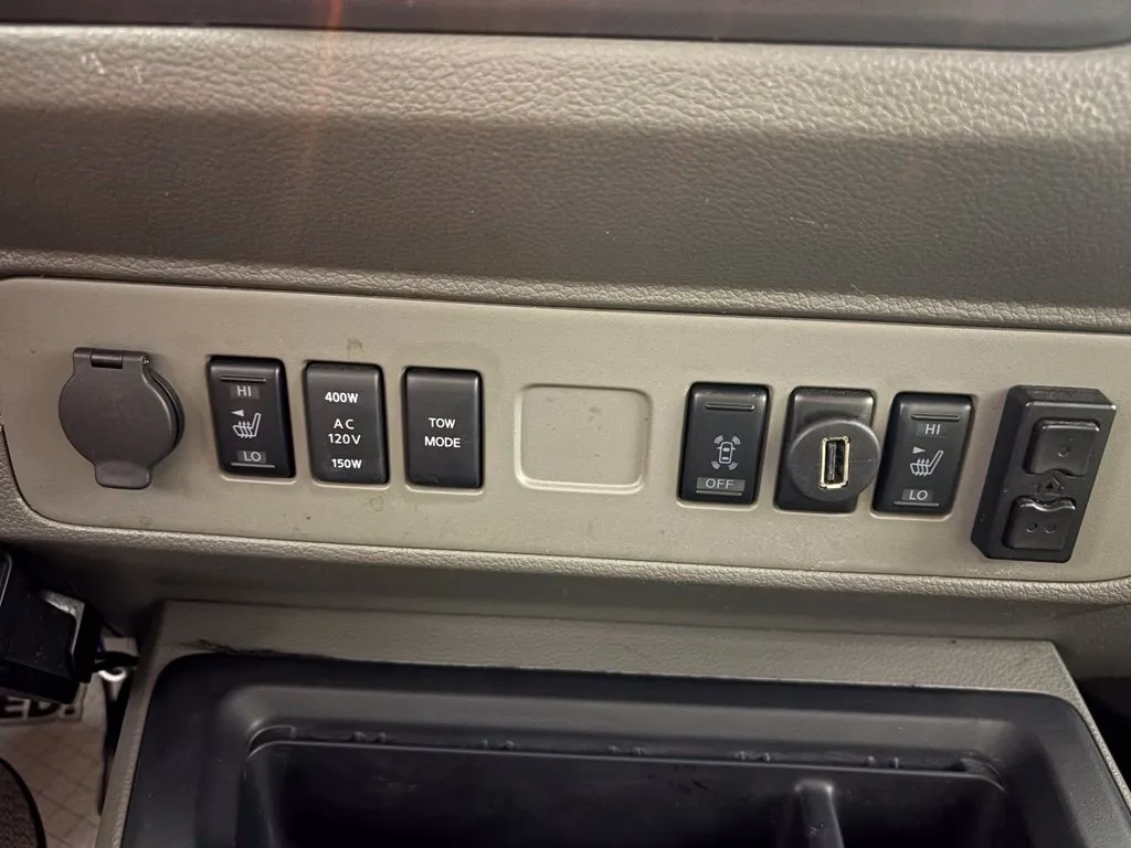 Nissan NV photo 25