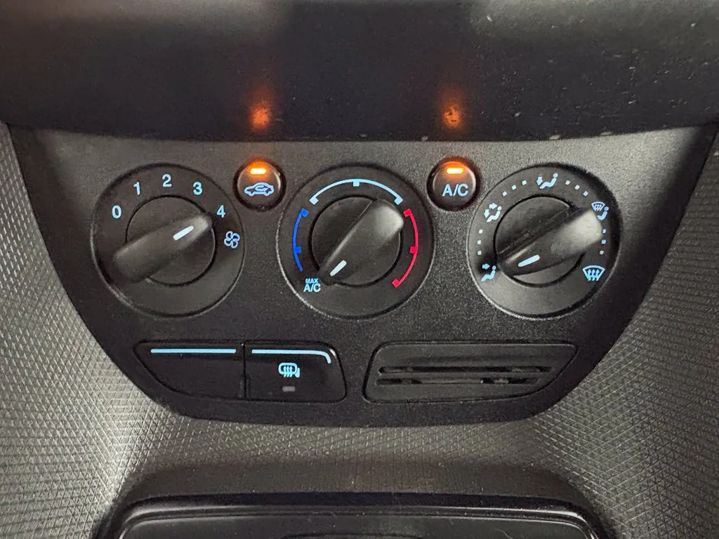Ford Transit Connect photo 23