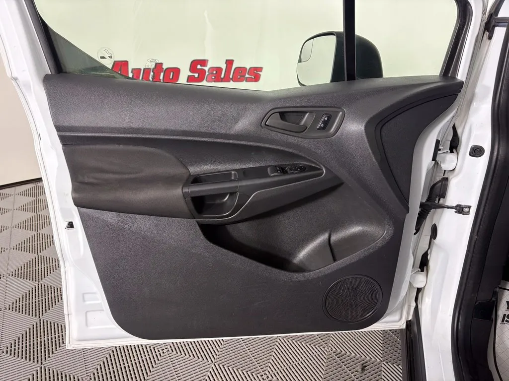 Ford Transit Connect photo 11