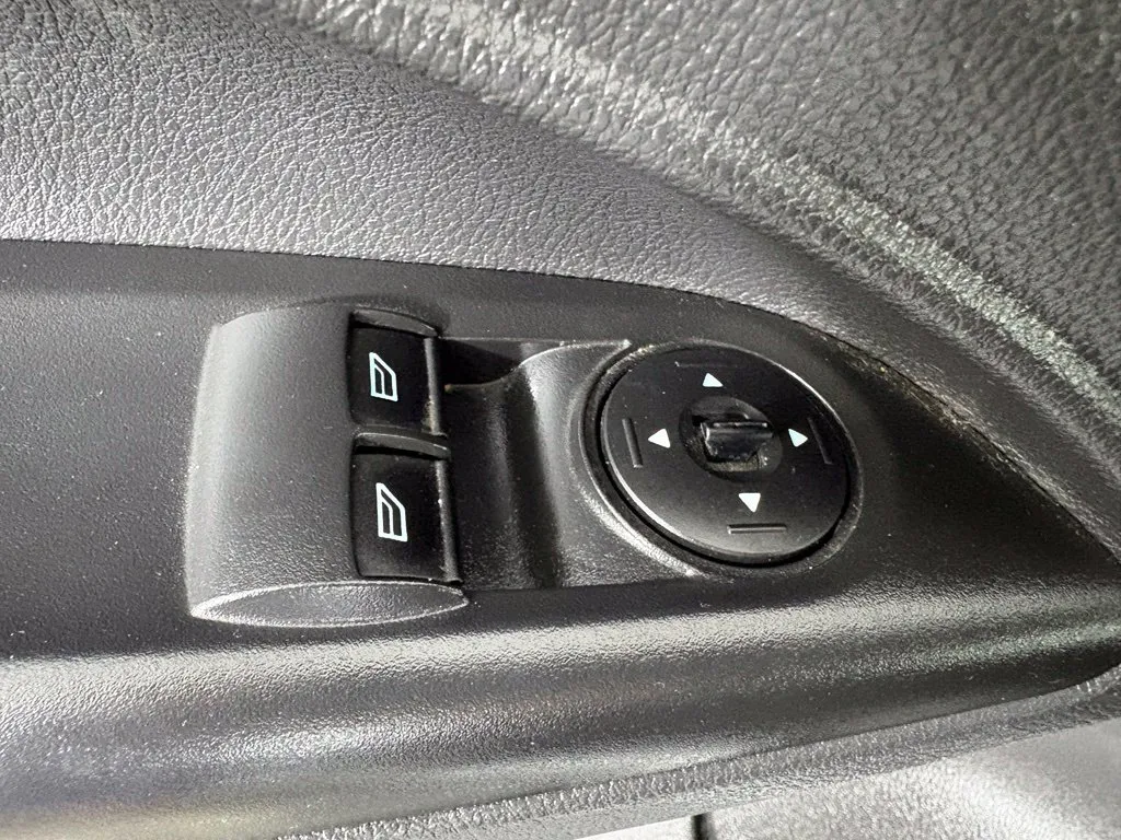 Ford Transit Connect photo 13