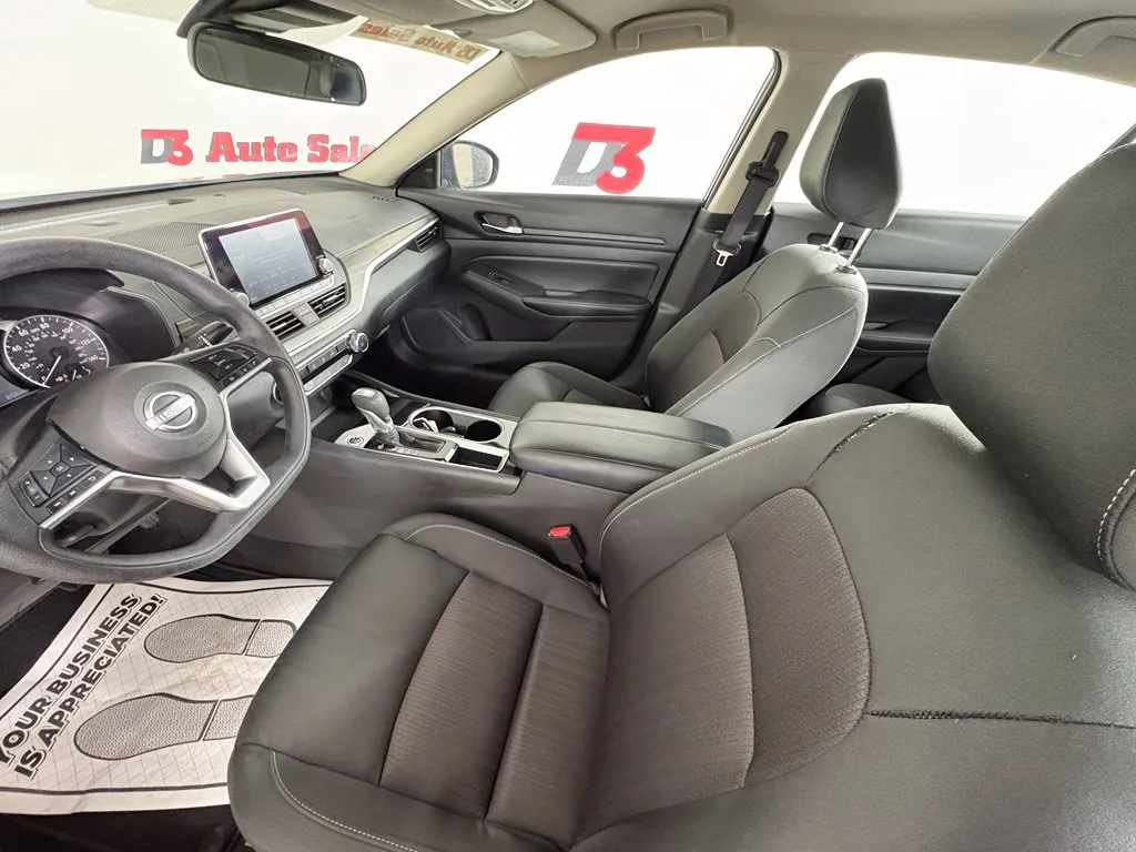 Nissan Altima photo 10