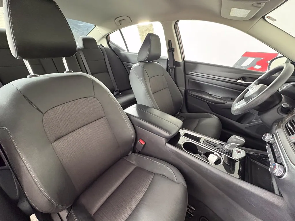 Nissan Altima photo 28