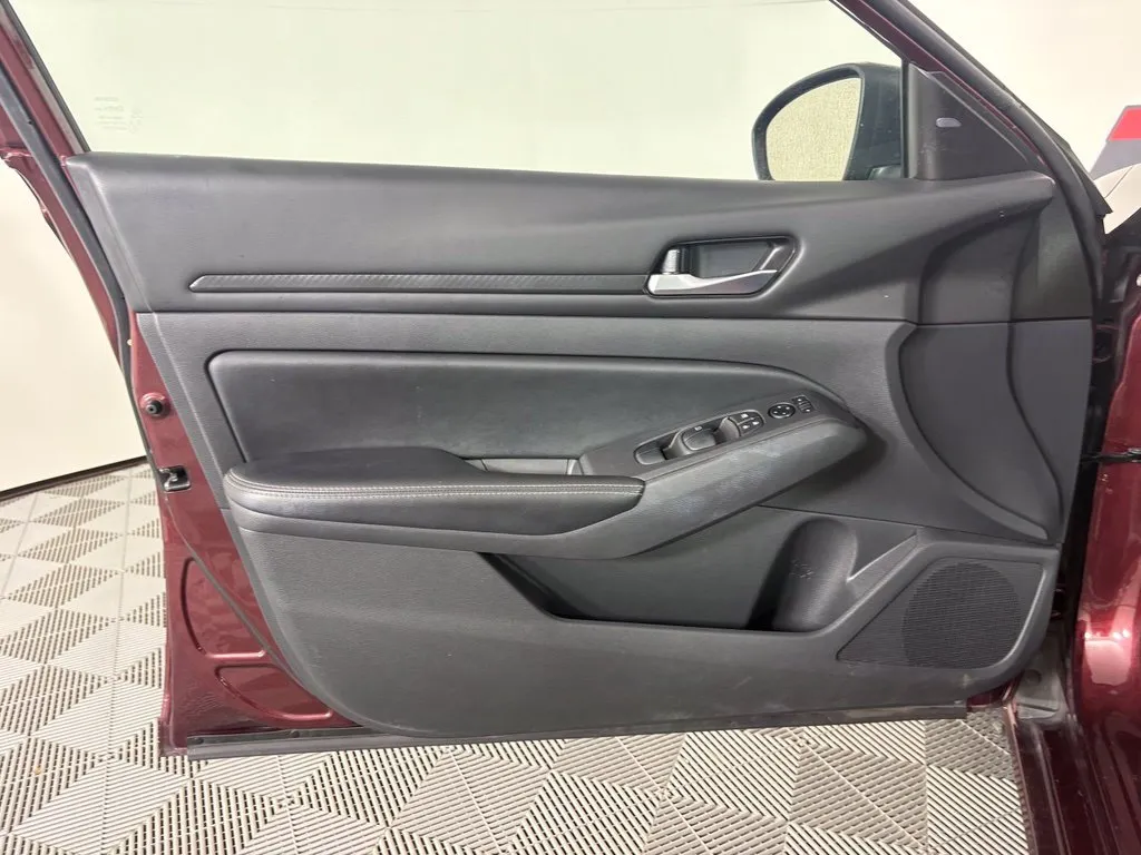 Nissan Altima photo 12