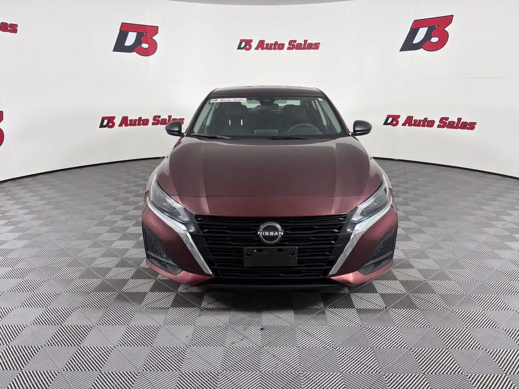 Nissan Altima photo 9