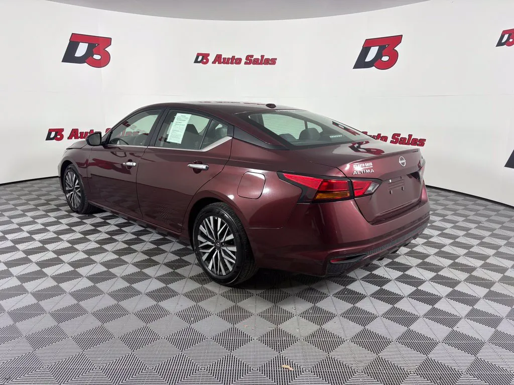 Nissan Altima photo 4